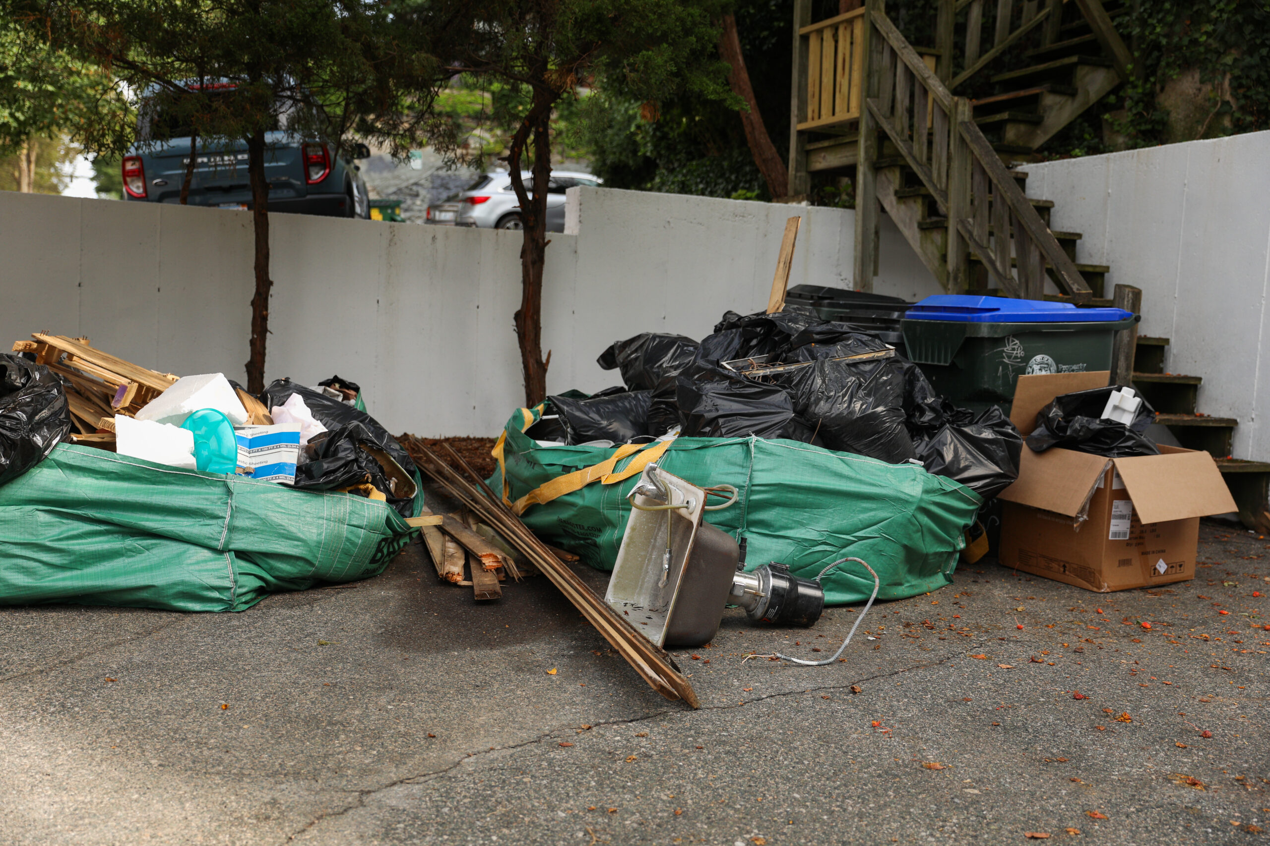 Garage Cleanout Service In Aloha